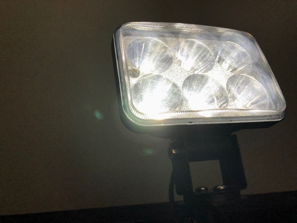 780lm Solar LED Flag Pole Light for Outdoor Illumination