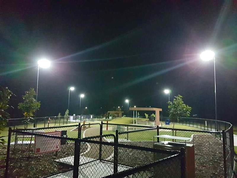 120W Solar Powered Parking Lot and Street Light