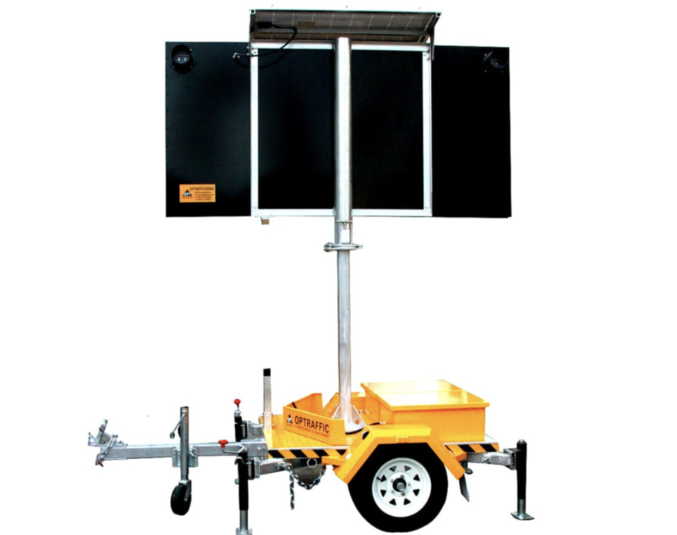 VM Trailer Mounted Arrow Board - 15 Lamp