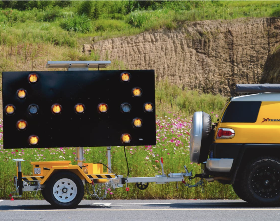 VM Trailer Mounted Arrow Board - 15 Lamp